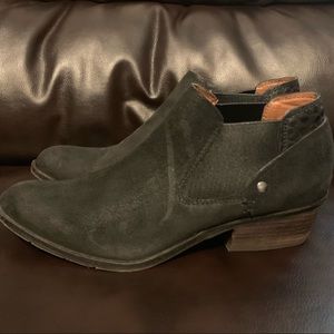 Dolce Vita black ankle booties